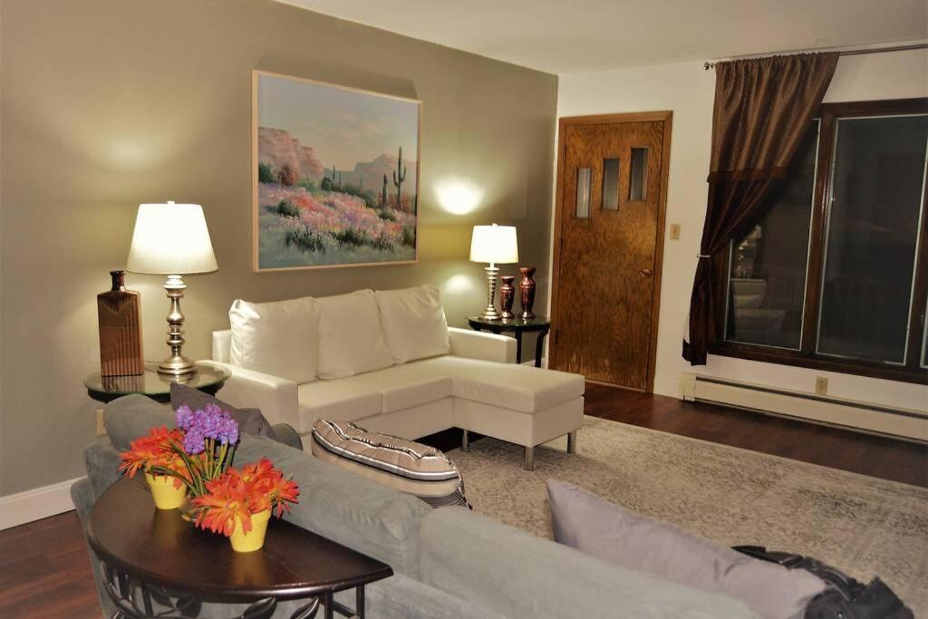 Arhaus 3 Apartment Grand Forks Exterior photo